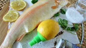 Почему морепродукты подают с долькой лимона в Золла